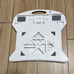 タイトル： 折りたたみ式多角度読書スタンド／ブック・タブレットホルダーの画像