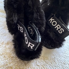 【沖縄本島限定】Michaelkors ファースリッパ 美品 23cmの画像