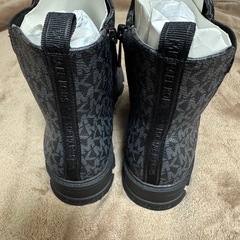 【沖縄本島手渡し限定】MICHAELKORS 　ブーツ　新品未使用　22.5cmの画像