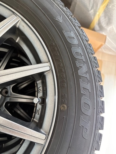 16インチスタッドレス　205/60R16  PCD114.3プリウスα 等に