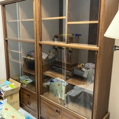 アンティークキャビネットの画像