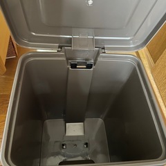 ゴミ箱の画像