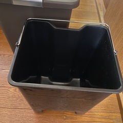 ゴミ箱の画像