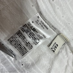 ホワイト半袖ブラウスの画像