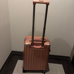 壊れたきゃりーキャリーケースの画像