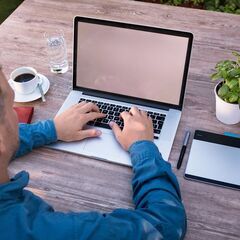 スマホ1台で!場所や時間を選ばないオンラインワーク