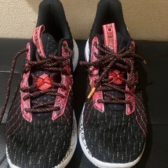 アンダーアーマーのスニーカーの画像