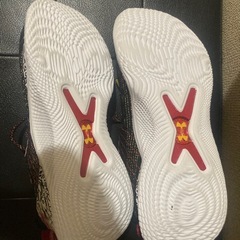 アンダーアーマーのスニーカーの画像
