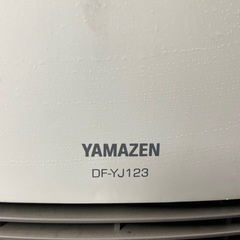 山善] セラミックファンヒーター セラミックヒーター 1200W 小型 速暖 出力2段階切替 転倒オフスイッチ 足元 トイレ 脱衣所 ホワイト DF-J121(W)の画像