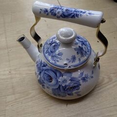 超お洒落　ブルーローズ　アンティーク　ケトル　ホーロー鍋　やかん　ヤカンの画像