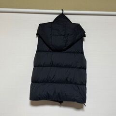 ユニクロ ウルトラライトダウンベスト サイズLの画像