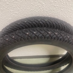 スーパーカブ50のスパイクタイヤの画像