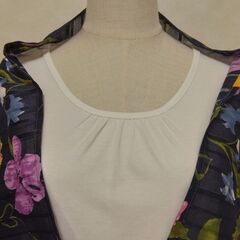 ストール　ネイビー×花の画像