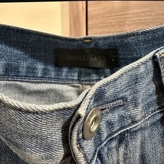 ジーンズ デニムパンツ ユニクロ　ダメージジーンズ　裾フリンジの画像