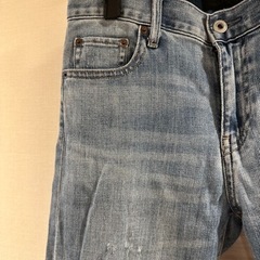 ジーンズ デニムパンツ ユニクロ　ダメージジーンズ　裾フリンジの画像