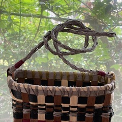 クラフトバンド　手提げ籠　ポーチ　ハンドメイド　ポーチのおまけ付 バッグの画像