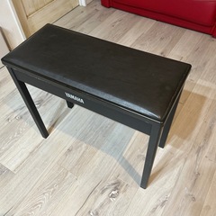 ピアノの椅子の画像