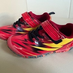 リザードン　運動靴　18センチの画像