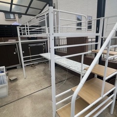 定価約4万 リメイクシート付き 真っ白 ホワイト 姫系 大理石 ロフトベッド 階段付き 2段ベッド 勉強机 コンセント ベッドフレームの画像