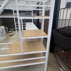 定価約4万 リメイクシート付き 真っ白 ホワイト 姫系 大理石 ロフトベッド 階段付き 2段ベッド 勉強机 コンセント ベッドフレームの画像