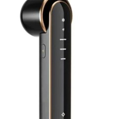 スリムでモダンなデザインの美顔器、LEDインジケーター搭載、タッチセンサー式操作。  - 色: ブラック - デザイン: スリムでモダンなデザイン - 機能: LEDインジケーター搭載 - 操作ボタン: タッチセンサー式  A988 ジョブズ JOVS Blacken ブラッケン 光美顔器 DPLエステ の画像