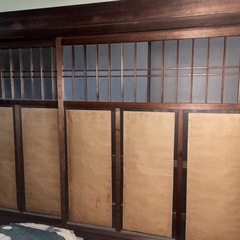 古い家のガラス戸、ガラス窓の画像