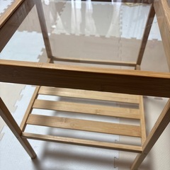 IKEA ネスナ ガラス　サイドテーブルの画像