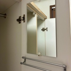 ホワイト キャビネット 洋服棚
の画像