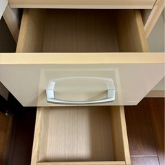 ホワイト キャビネット 洋服棚
の画像