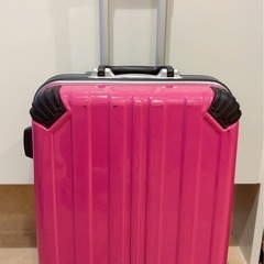 黒/ピンク　ツートンカラーのスーツケース🧳の画像