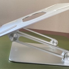 ノートパソコンスタンドの画像