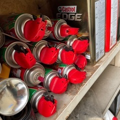 鉄くず、スプレー、缶、スクラップの画像