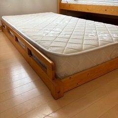 ショートシングルマットレスとフレームの画像
