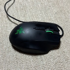 Razer Naga ゲーミングマウス
の画像