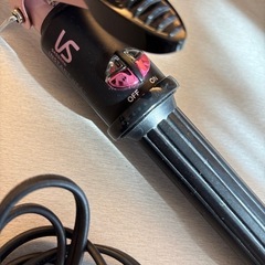 ★【美品】【0円】ヘアアイロン コテ 巻き髪　Vidal Sassoon ヴィダルサスーン 28ミリの画像