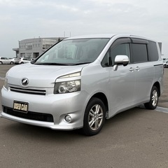 トヨタ ヴォクシー グレード	2.0X Lエディション 4WD の画像