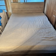 マットレス付きダブルベッド （140cm×200cm)の画像