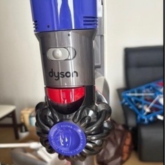 ‼️ダイソン dyson v7 fluffy定価5万‼️の画像