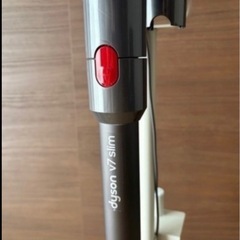 ‼️ダイソン dyson v7 fluffy定価5万‼️の画像