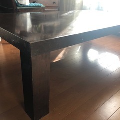 木製のテーブルの画像