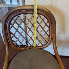 非常に古い回転スツール 5 脚の画像