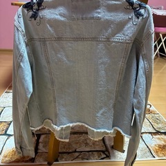 刺繍入りライトブルーデニムジャケットの画像