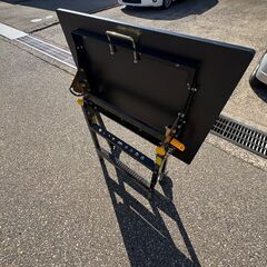 ▲株式会社高儀（TAKAGI）製のアースマンシリーズの折り畳み作業テーブルの画像