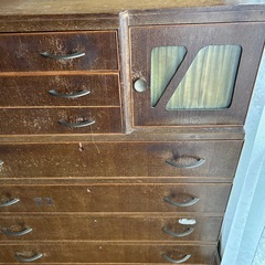 アンティークタンスの画像