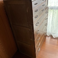 アンティークタンスの画像