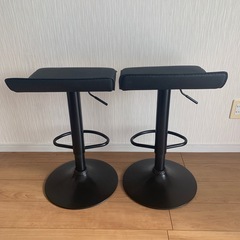 カウンターチェア二脚の画像