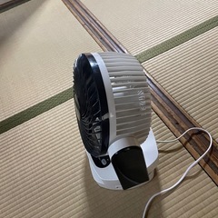 多くのモード、多方向回転、多機能を備えた強力なファンの画像