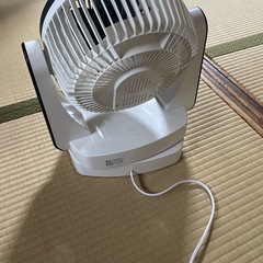 多くのモード、多方向回転、多機能を備えた強力なファンの画像