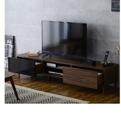 フラットなフォルムのテレビ台 (ローボード 幅176cm ブラウン)  の画像