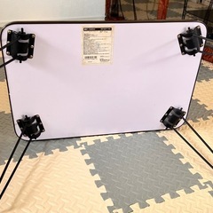 折りたたみテーブルの画像